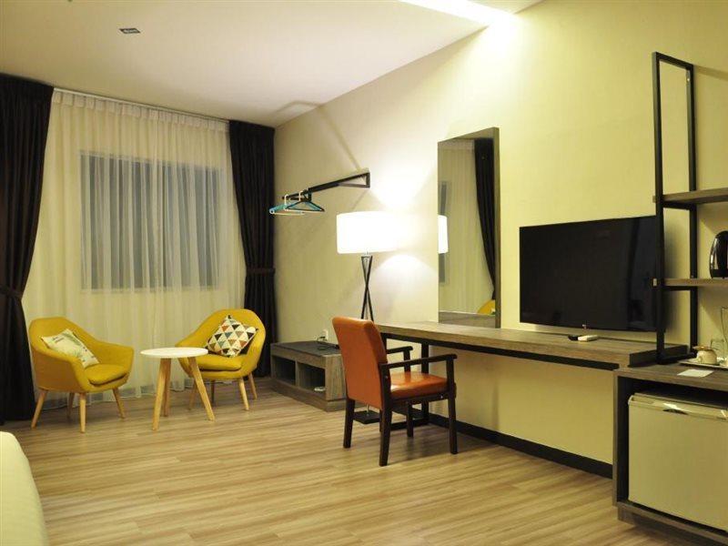 Frazel Inn Hotel Parit Buntar Exterior photo