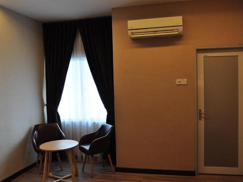 Frazel Inn Hotel Parit Buntar Exterior photo