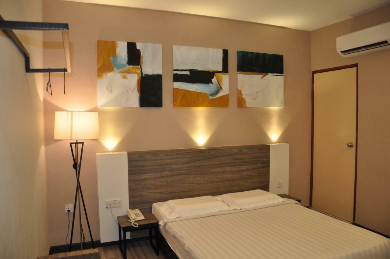 Frazel Inn Hotel Parit Buntar Exterior photo