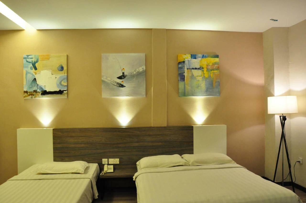 Frazel Inn Hotel Parit Buntar Exterior photo