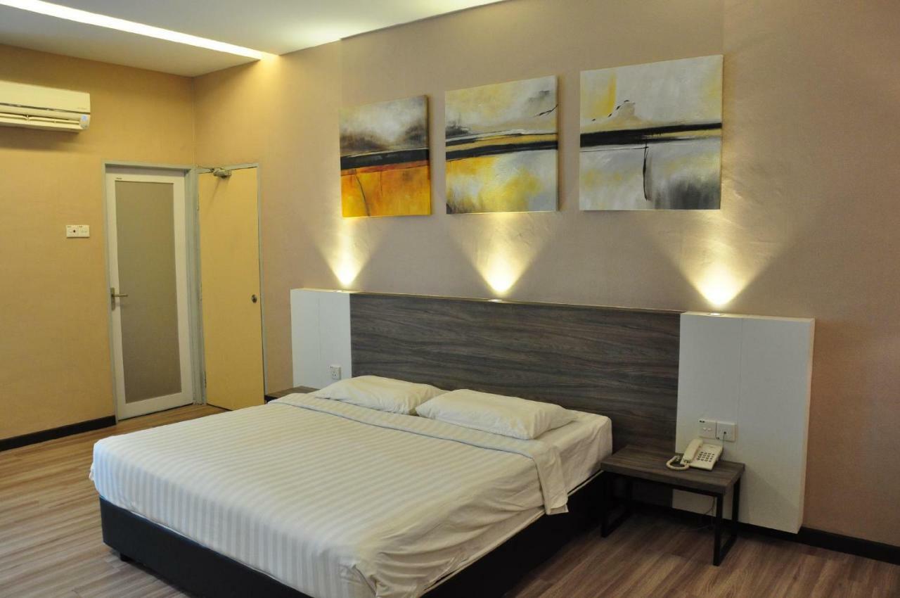 Frazel Inn Hotel Parit Buntar Exterior photo