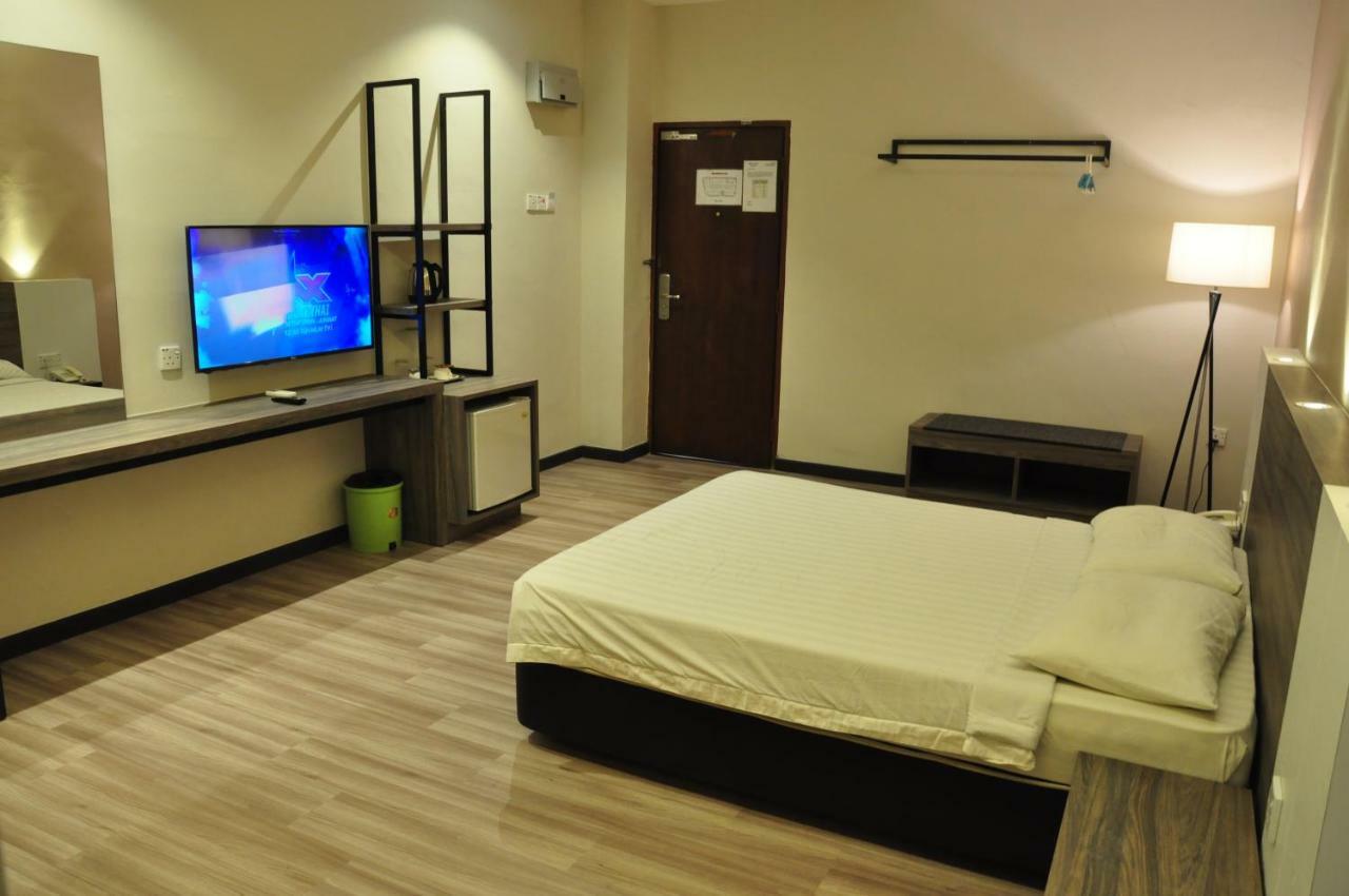 Frazel Inn Hotel Parit Buntar Exterior photo