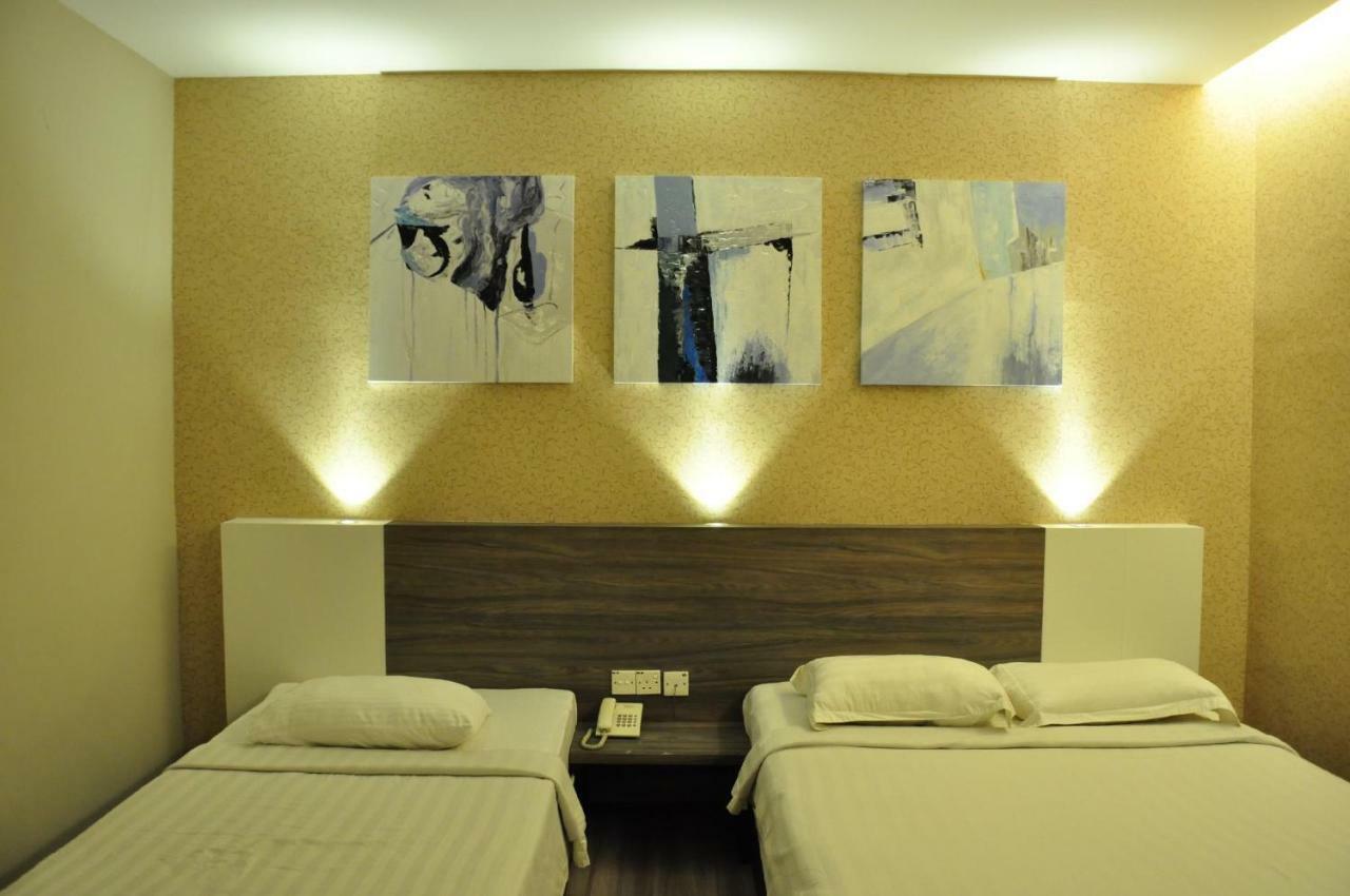 Frazel Inn Hotel Parit Buntar Exterior photo
