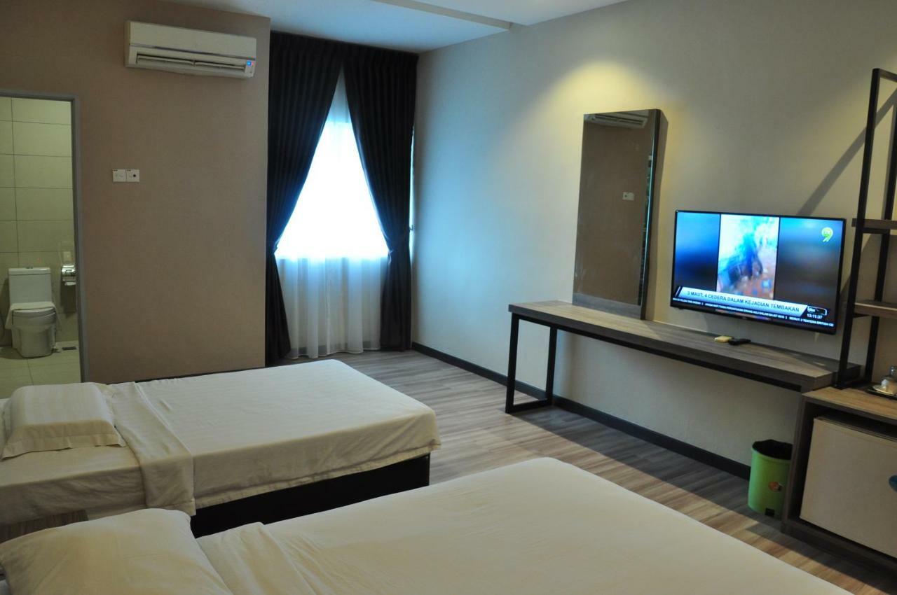 Frazel Inn Hotel Parit Buntar Exterior photo