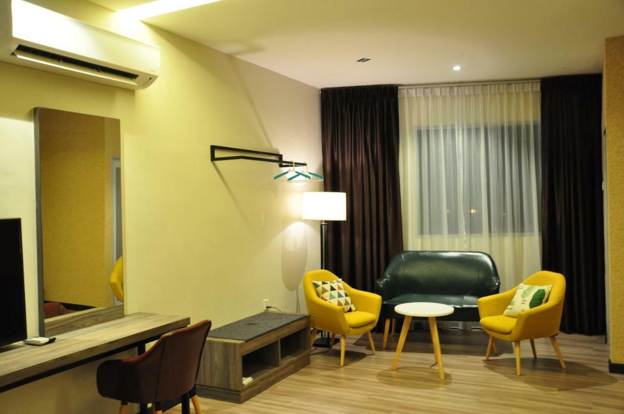 Frazel Inn Hotel Parit Buntar Exterior photo