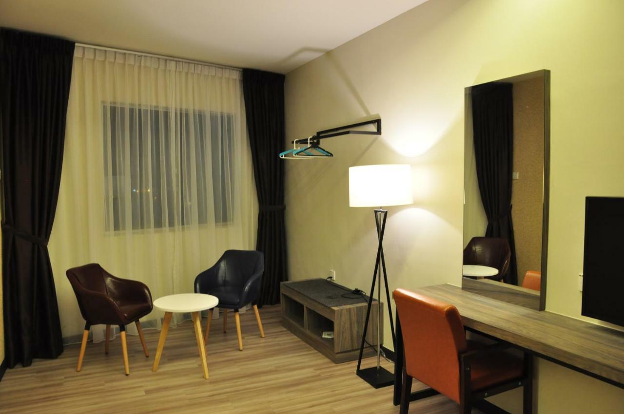 Frazel Inn Hotel Parit Buntar Exterior photo