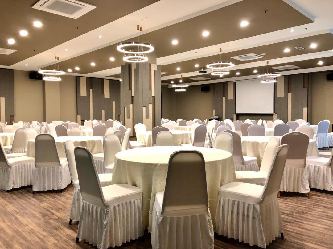 Frazel Inn Hotel Parit Buntar Exterior photo
